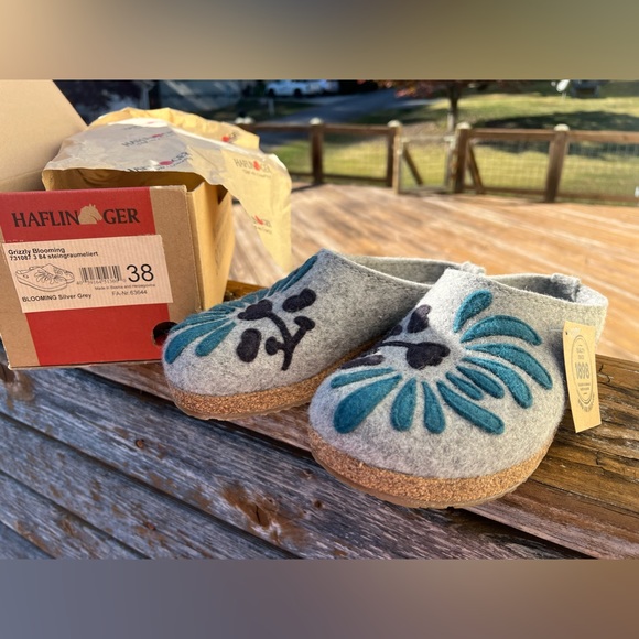 ⭐️ RARE⭐️ NWT Haflinger 38 Grizzly Blooming Blue Clog Slipper floral - Picture 4 of 8